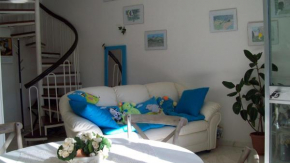 Sunny seaside apartament